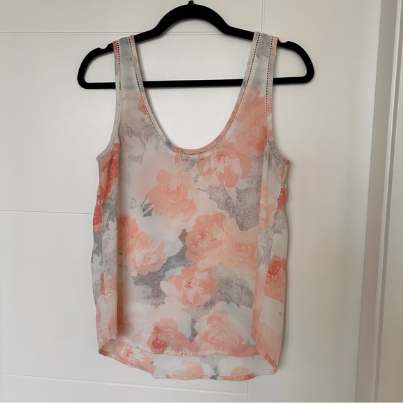 DYNAMITE | Floral Dressy Tank | Small - Picture 4 of 4